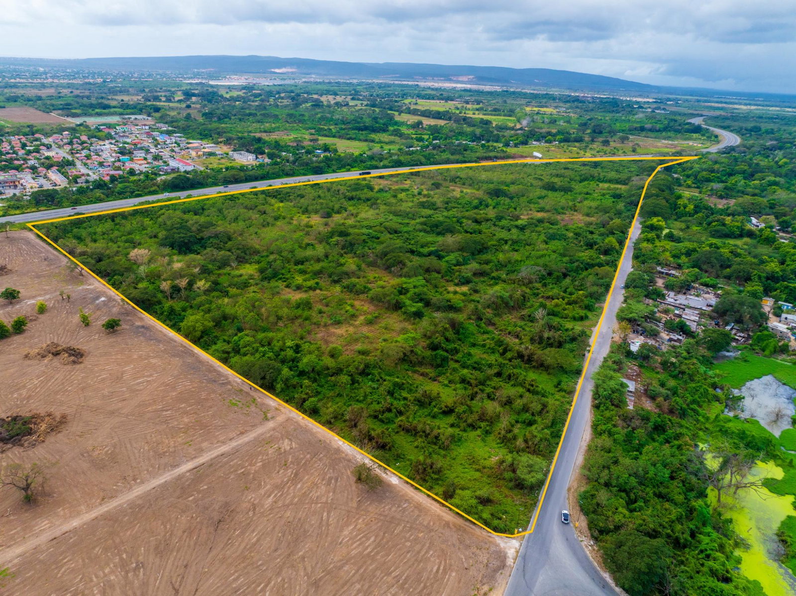 Eighth image of 18 Lakespen Road in Lakes Pen, St. Catherine, Jamaica - property is For Sale