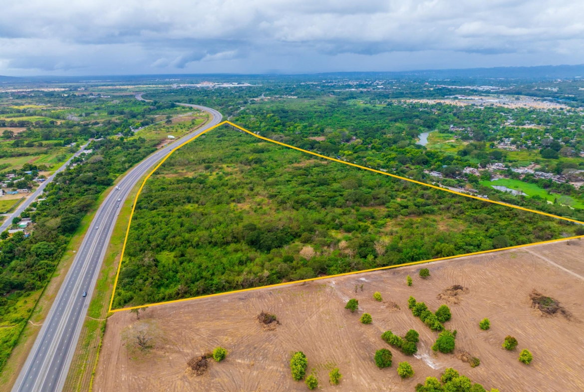 Ninth image of 8 Lakespen Road in Lakes Pen, St. Catherine, Jamaica - property is For Sale