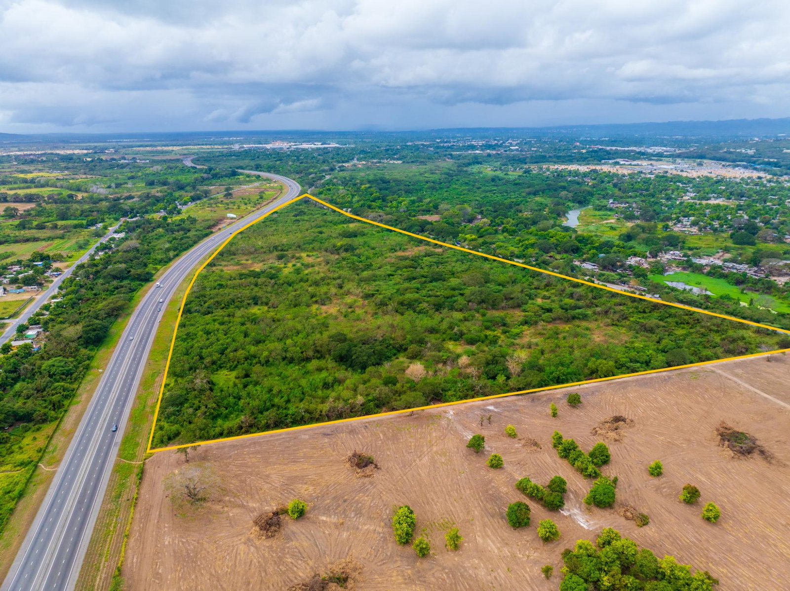 Ninth image of 8 Lakespen Road in Lakes Pen, St. Catherine, Jamaica - property is For Sale