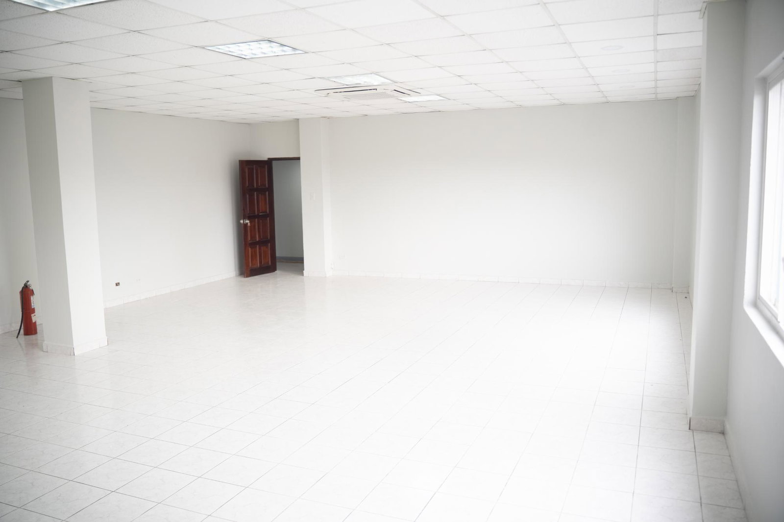 Spacious-1791-sq.-ft.-Commercial-Unit-for-Rent-in-Kingston-Jamaica Fifth image of 1st Floor-7-8 East Parade, Jcc Building in KINGSTON, Kingston, Jamaica - property is For Rent