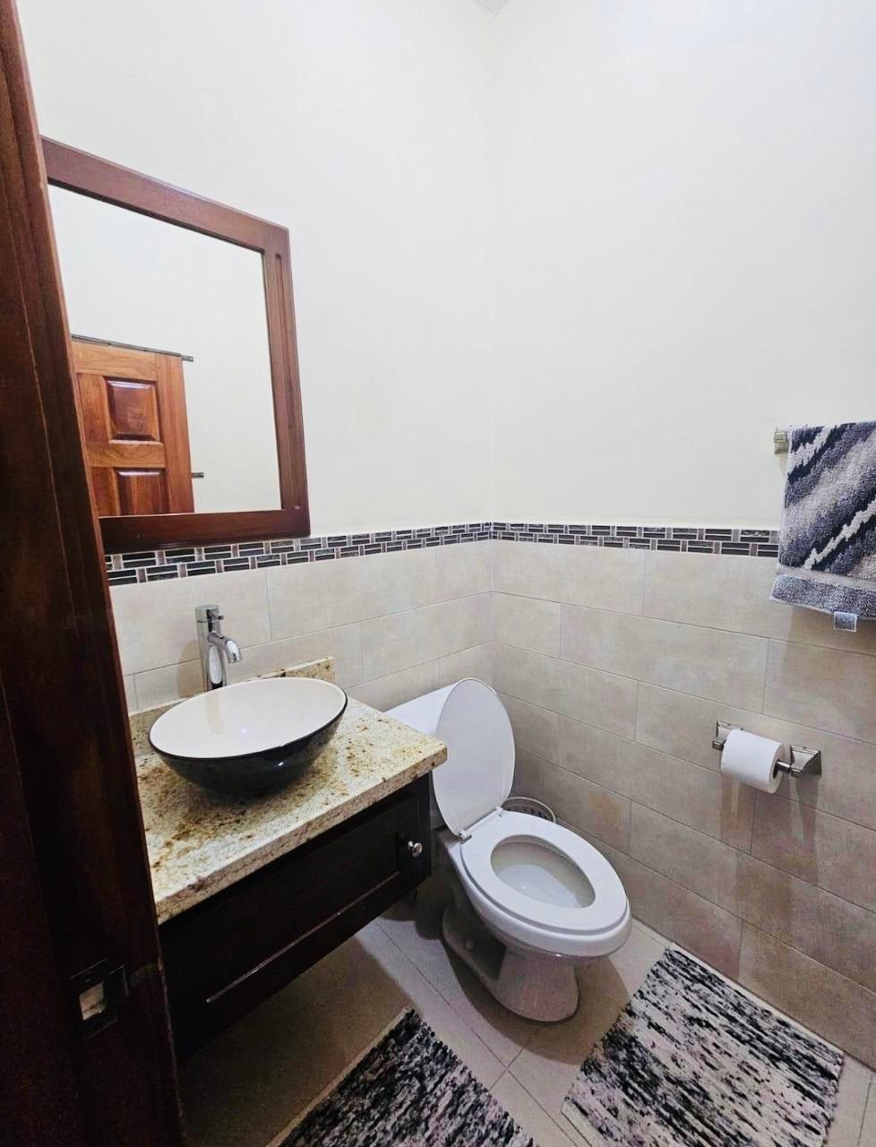 Spacious-2-Bedroom-Apartment-for-Sale-in-Liguanea-St.-Andrew-Jamaica Fourteenth image of 29-7 Ottawa Avenue in Kingston 6, St. Andrew, Jamaica - property is For Sale