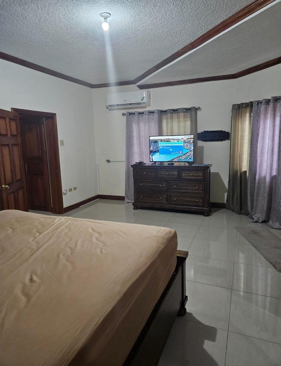 Spacious-2-Bedroom-Apartment-for-Sale-in-Liguanea-St.-Andrew-Jamaica Seventh image of 29-7 Ottawa Avenue in Kingston 6, St. Andrew, Jamaica - property is For Sale
