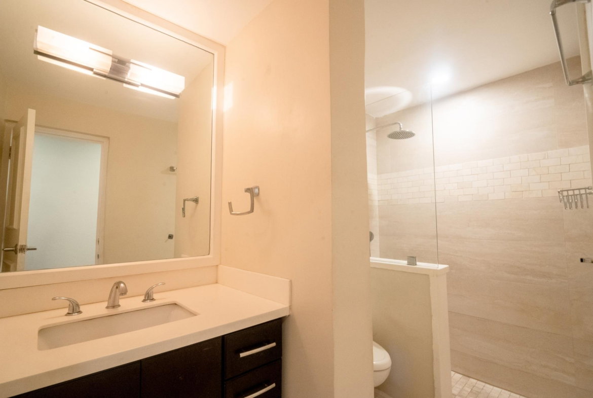 Tenth image of 4e-1 Manor Park Drive in Kingston 8, St. Andrew, Jamaica - property is For Sale