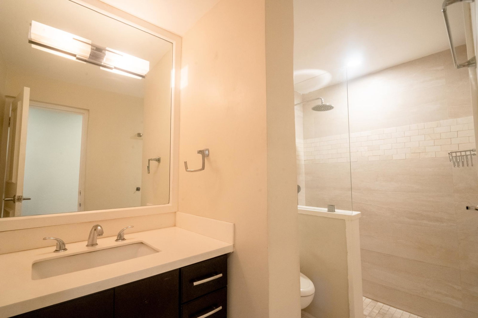 Tenth image of 4e-1 Manor Park Drive in Kingston 8, St. Andrew, Jamaica - property is For Sale