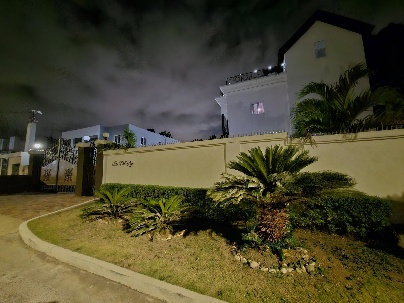 Spacious-3-Bedroom-Penthouse-for-Sale-in-Meadowbrook-St.-Andrew-Jamaica Ninth image of 5-11 Randwick Drive in Kingston 19, St. Andrew, Jamaica - property is For Sale