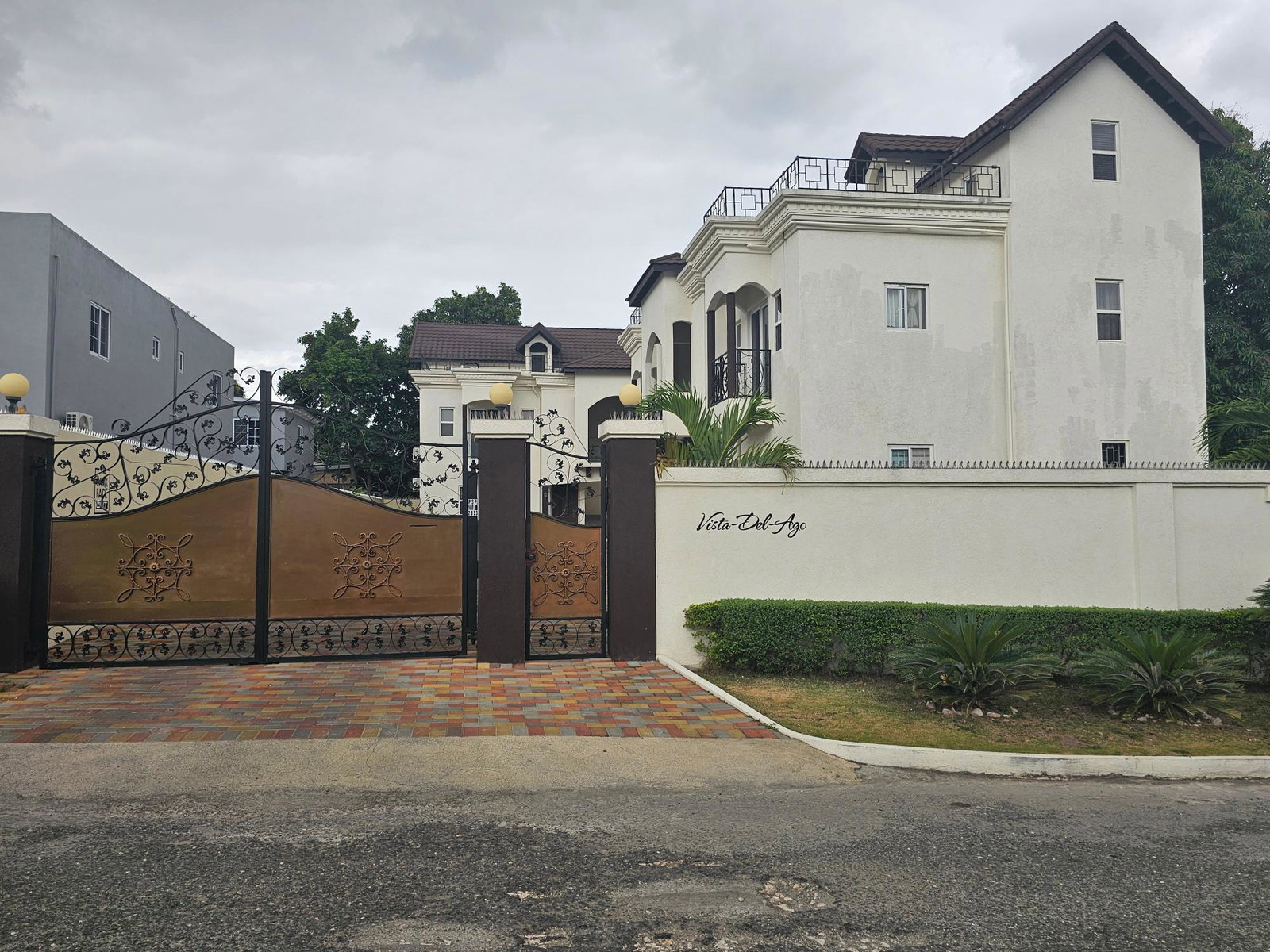 Spacious-3-Bedroom-Penthouse-for-Sale-in-Meadowbrook-St.-Andrew-Jamaica First image of 5-11 Randwick Drive in Kingston 19, St. Andrew, Jamaica - property is For Sale