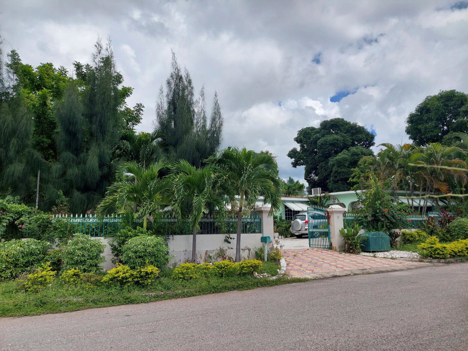 Spacious-4-Bedroom-House-for-Sale-in-Havendale-St.-Andrew-Jamaica Seventeenth image of . Park Avenue, Havendale in Kingston 19, St. Andrew, Jamaica - property is For Sale