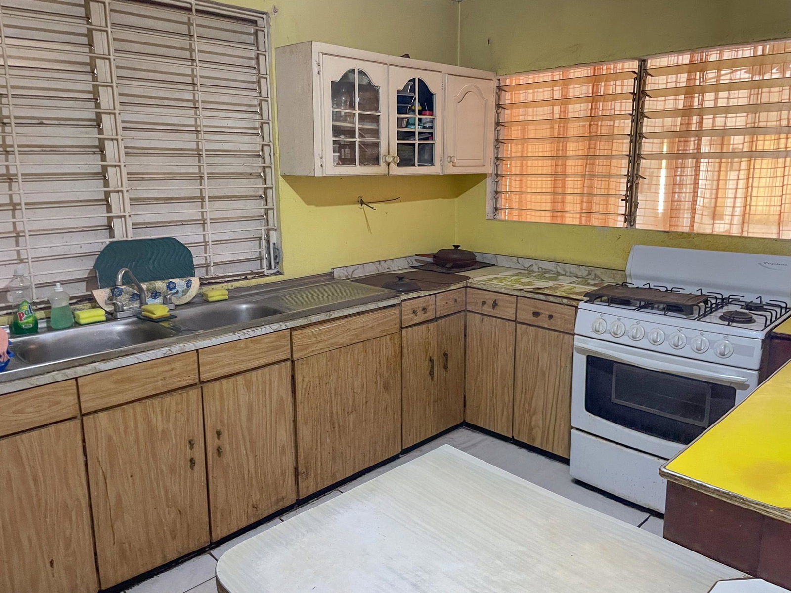 Tenth image of 10 Coolwater Avenue, Kingsto in Kingston 19, St. Andrew, Jamaica - property is For Sale