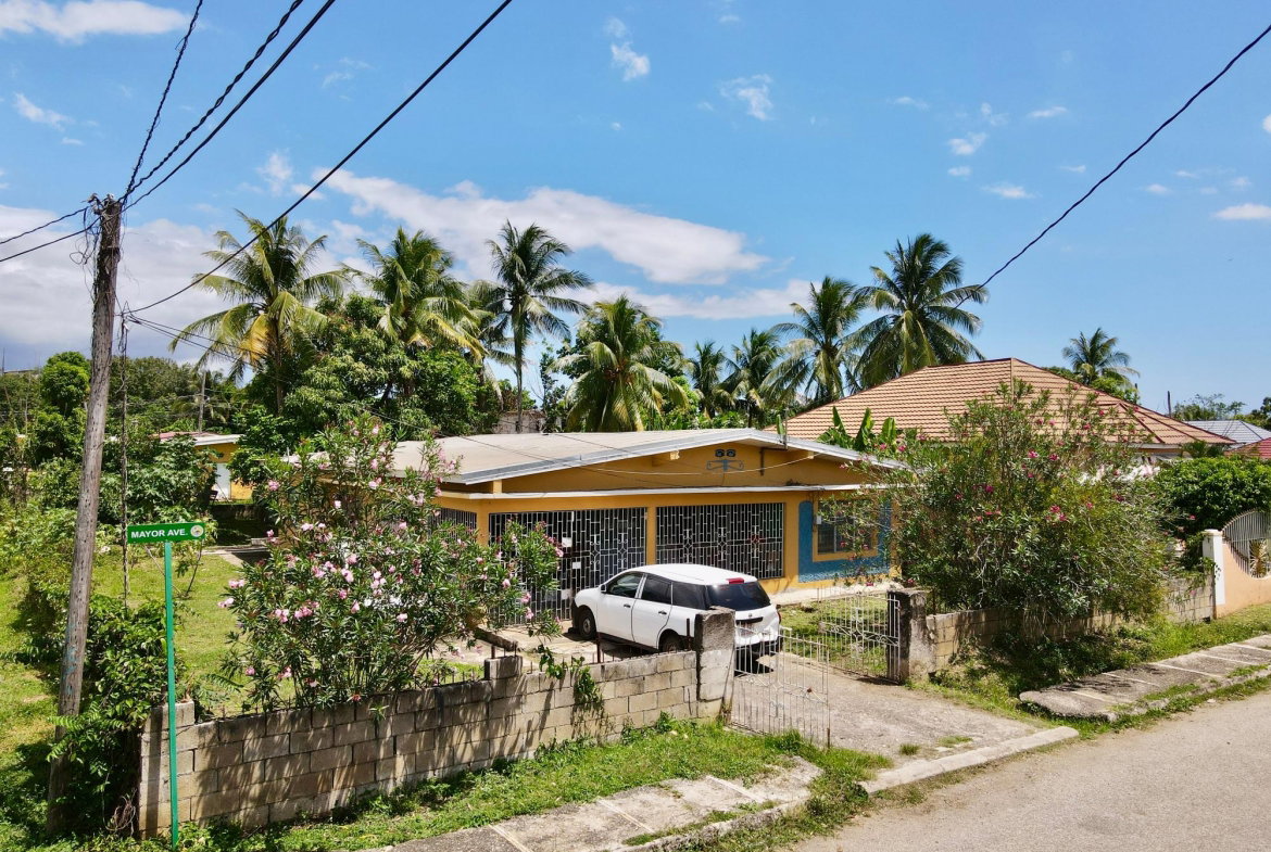 Second image of Mayor Ave Weston Park, May Pen, Cla in May Pen, Clarendon, Jamaica - property is For Sale