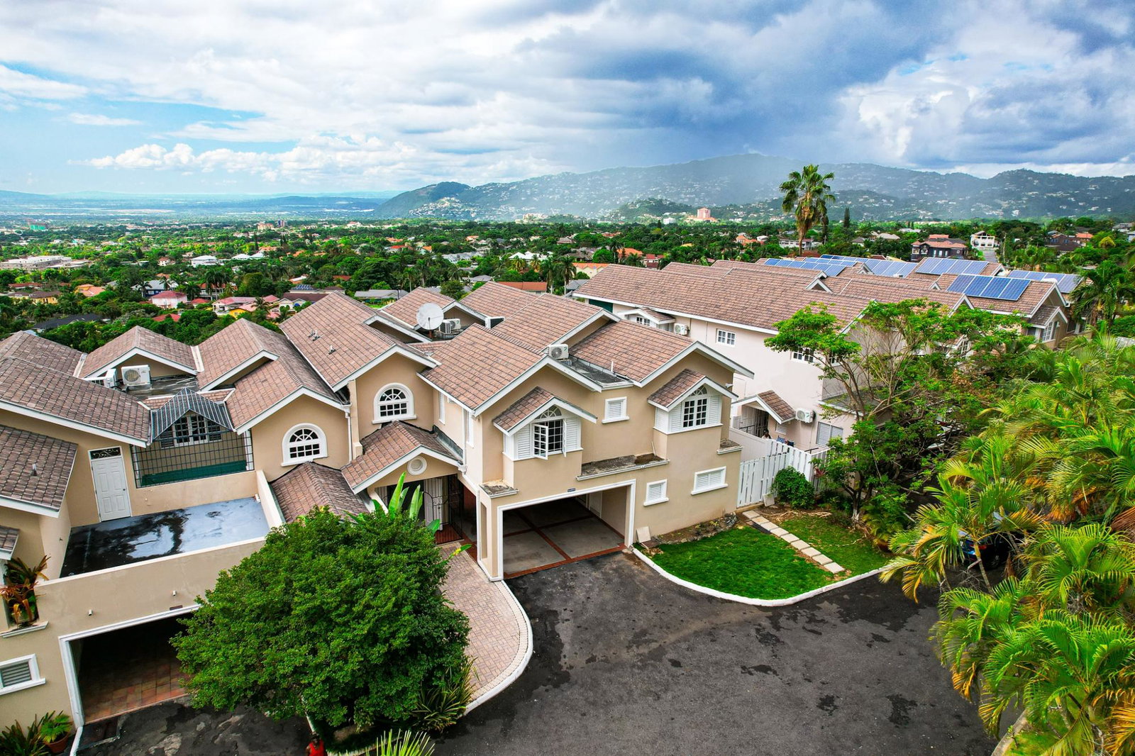 Twelfth image of 4-2 Bracknell Avenue in Kingston 6, St. Andrew, Jamaica - property is For Sale