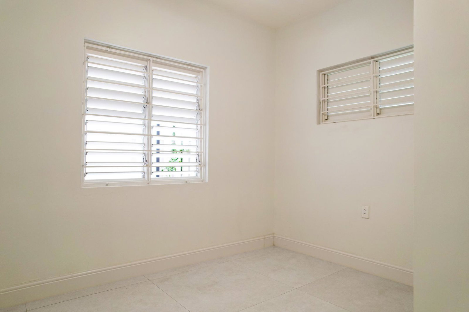 Sixth image of 4-2 Bracknell Avenue in Kingston 6, St. Andrew, Jamaica - property is For Sale