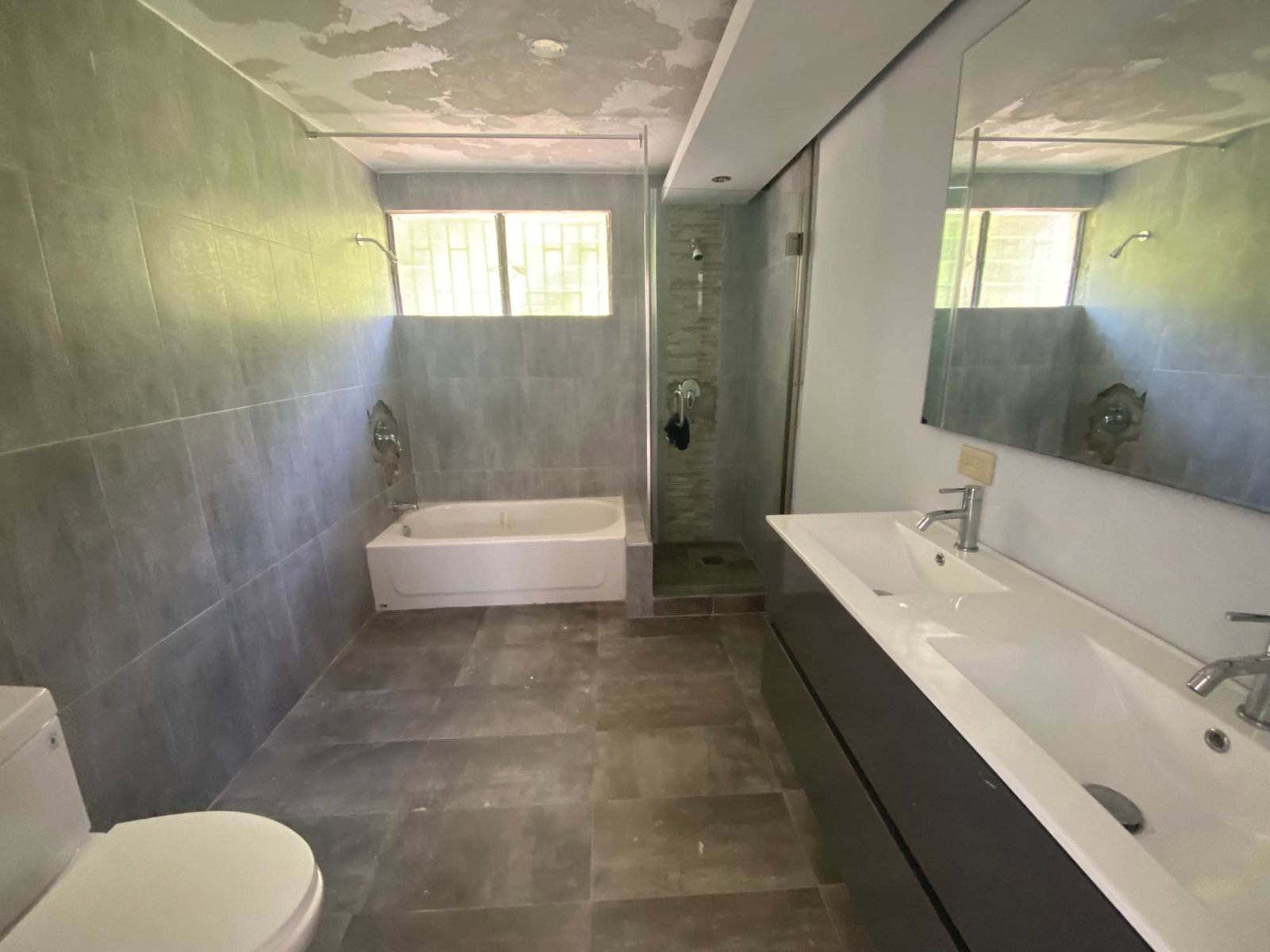 Spacious-5-Bedroom-House-for-Sale-at-6-Ridge-Terrace-St.-Andrew-Jamaica Twenty-Fourth image of 6 Ridge Terrace in Kingston 8, St. Andrew, Jamaica - property is For Sale