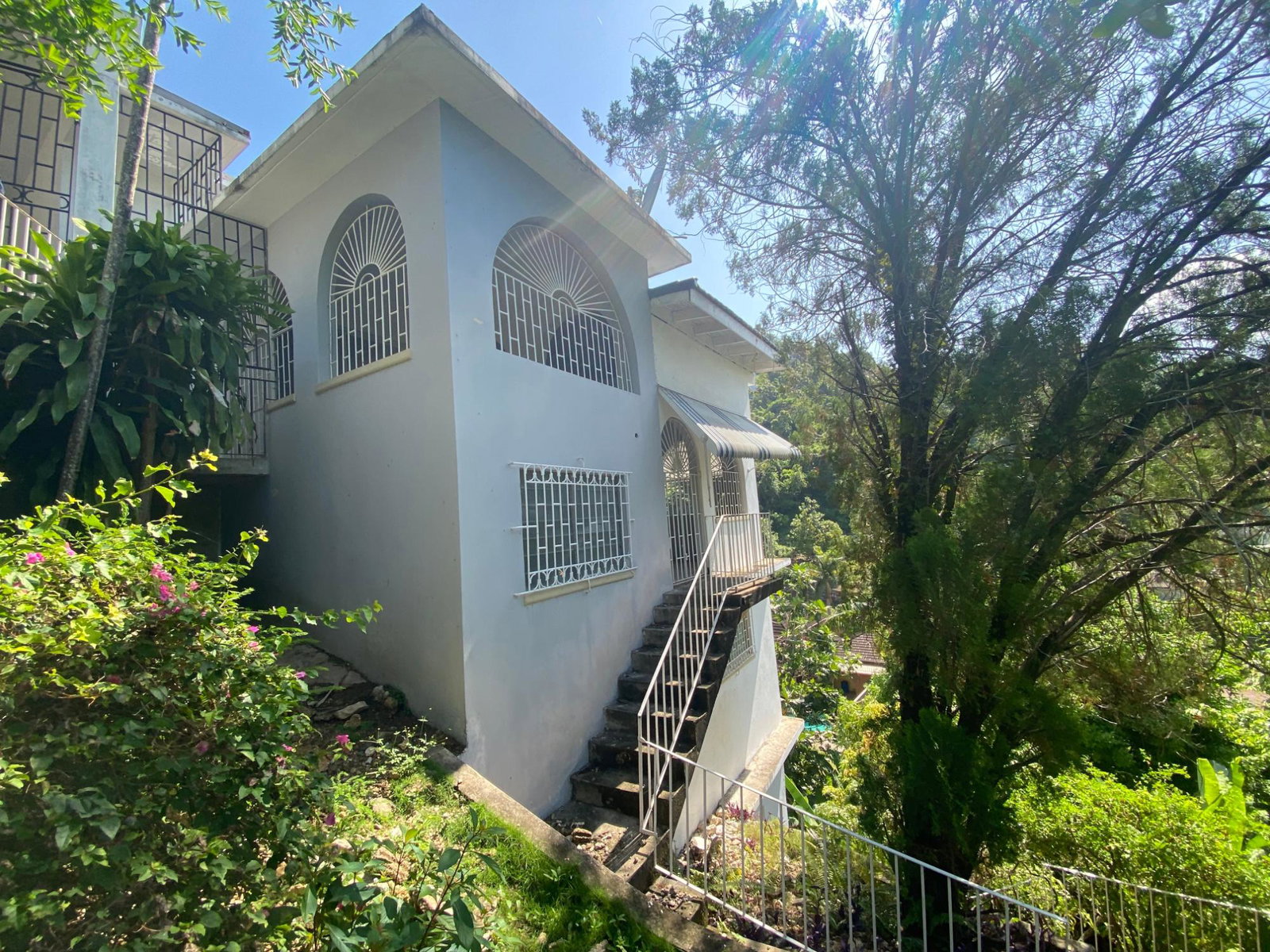 Spacious-5-Bedroom-House-for-Sale-at-6-Ridge-Terrace-St.-Andrew-Jamaica Fourth image of 6 Ridge Terrace in Kingston 8, St. Andrew, Jamaica - property is For Sale