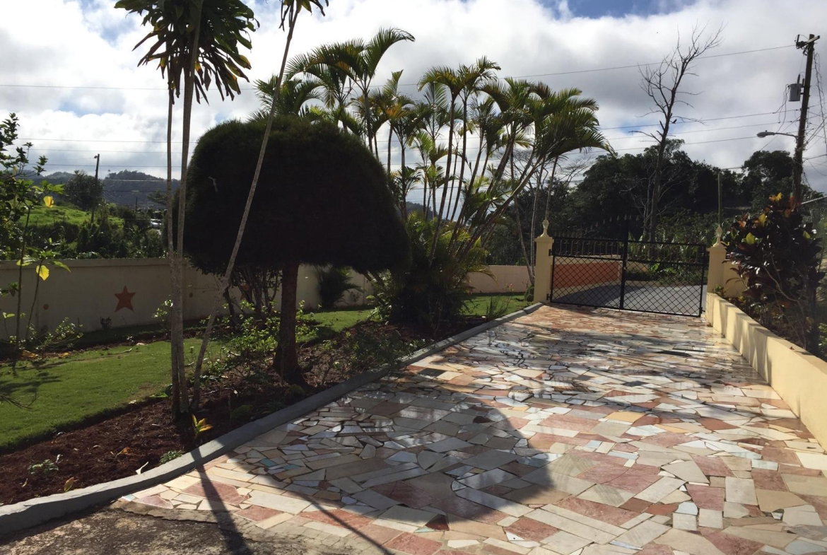 Second image of Clandon, Spalding , Manch in Clandon, Manchester, Jamaica - property is For Sale