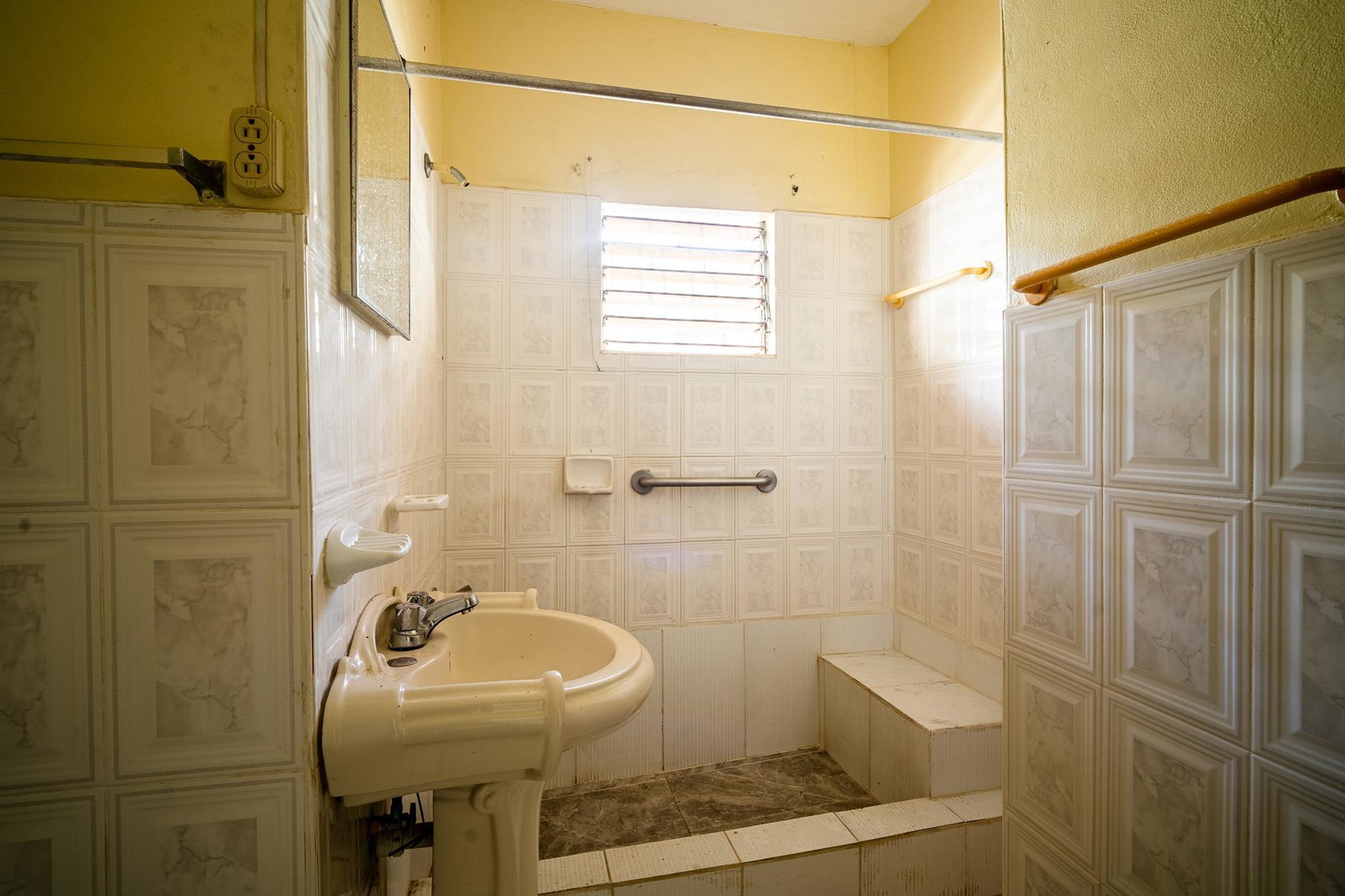 Spacious-5-Bedroom-House-for-Sale-in-Prime-St.-Andrew-Jamaica Eighth image of 23 Woodlawn Avenue, Queensbu in Kingston 19, St. Andrew, Jamaica - property is For Sale