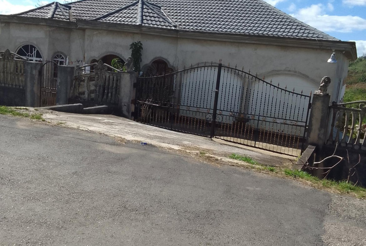 Tenth image of Silent Hill, Coleyville, in Christiana, Manchester, Jamaica - property is For Sale