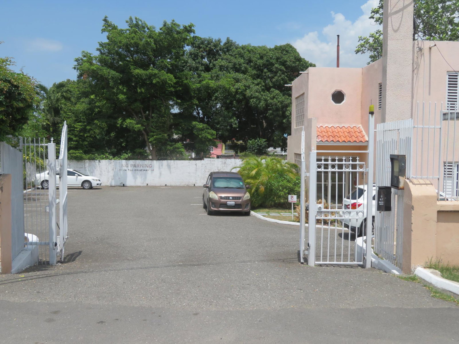 Starter-Apartment-for-Sale-in-Ravinia-Terrace-St.-Andrew-Jamaica Second image of Apt#12-14-16 Ravinia Terrace in Kingston 6, St. Andrew, Jamaica - property is For Sale