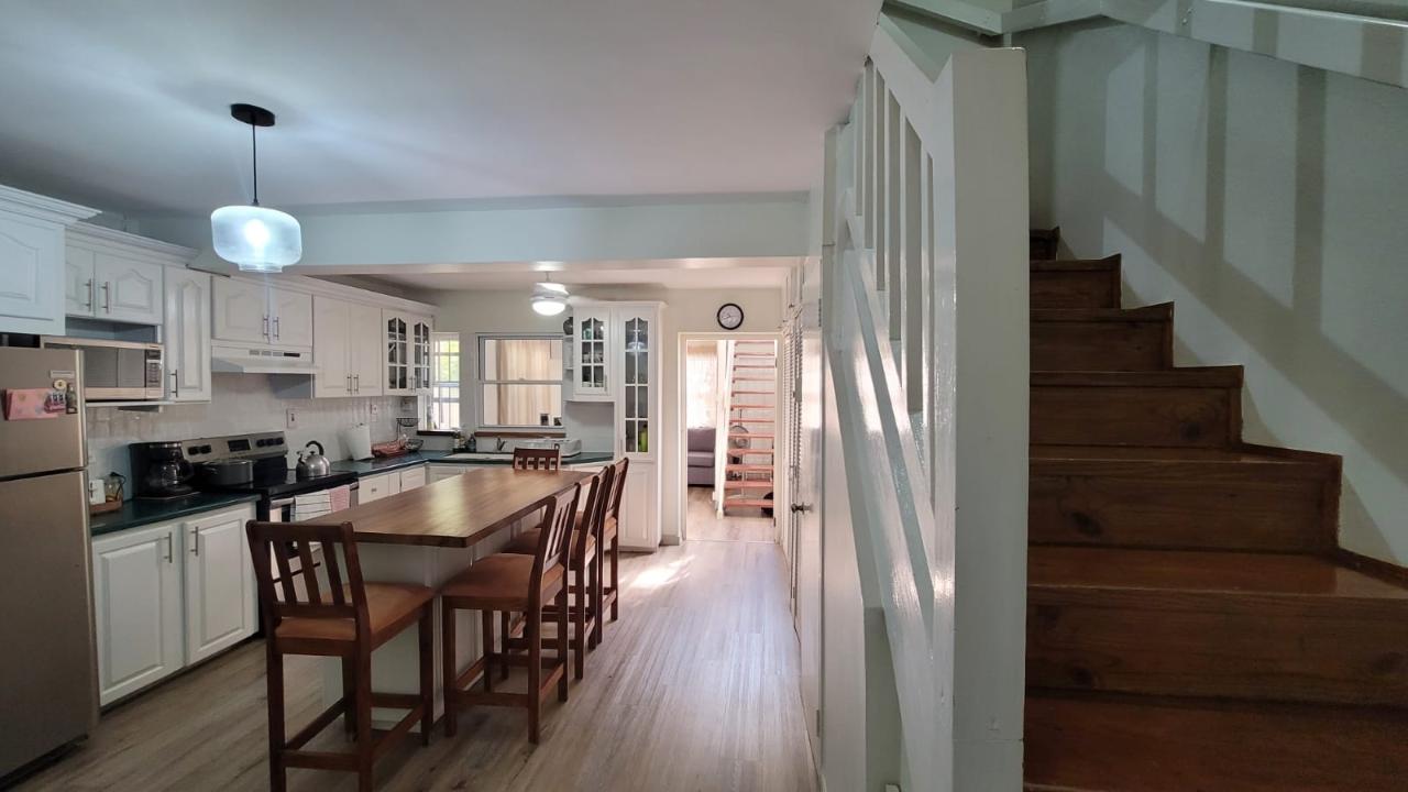 Stunning-3-Bedroom-Townhouse-for-Sale-in-Jamaica-St.-Andrew-14-3a-Torrie-Avenue Second image of 14-3a Torrie Avenue in Kingston 8, St. Andrew, Jamaica - property is For Sale