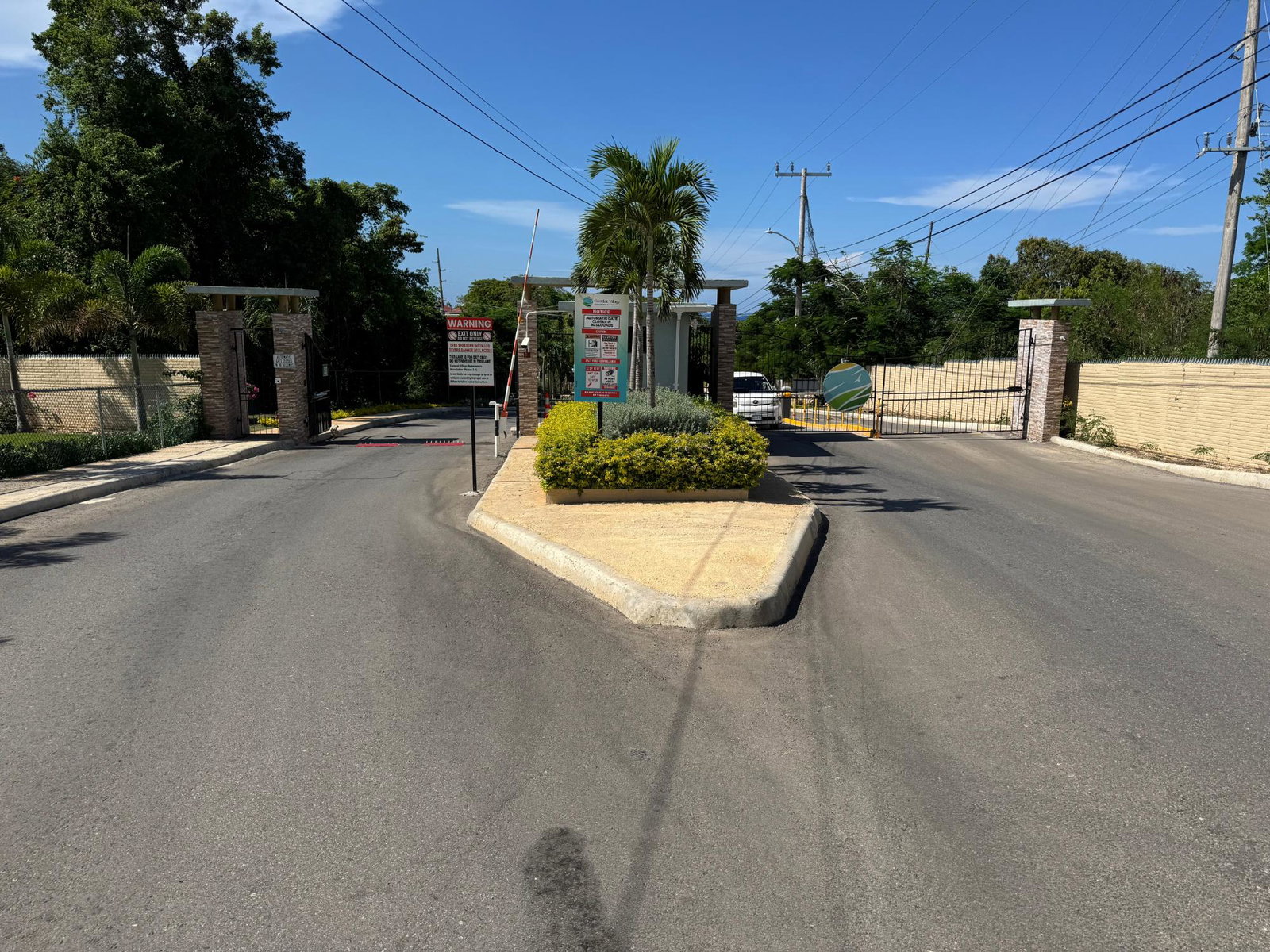 Stunning-House-for-Rent-in-Camelot-Village-St.-Ann-Jamaica-–-Spectacular-Caribbean-Sea-Views Thirteenth image of 444 Camelot Village in Discovery Bay, St. Ann, Jamaica - property is For Rent