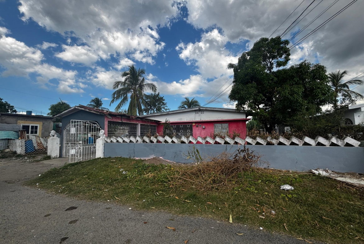 Third image of 294 Wildwood Close, Westmore in Spanish Town, St. Catherine, Jamaica - property is For Sale